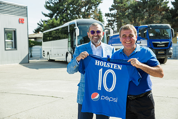 MHS Truck & Bus Group sarbatoreste 10 ani de parteneriat alaturi de Academia de fotbal Gheorghe Hagi